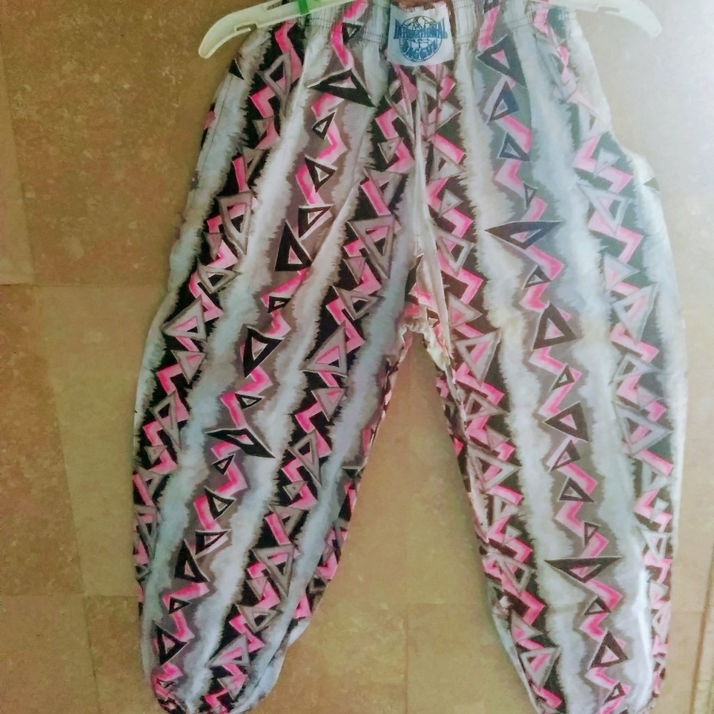 INTERNATIONAL BAGGYZ PARACHUTE PANTS